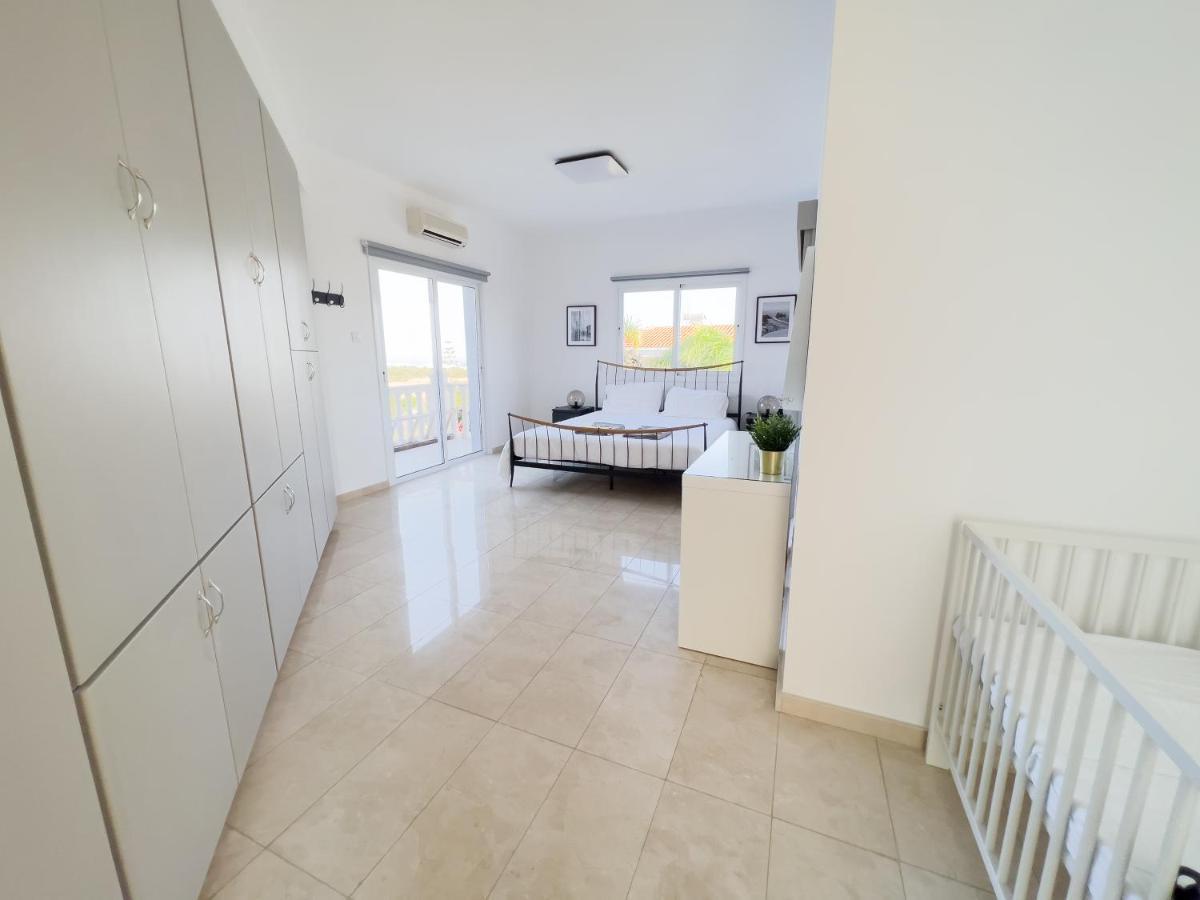 Grand Villa Lynn Seaview Айя-Напа Экстерьер фото