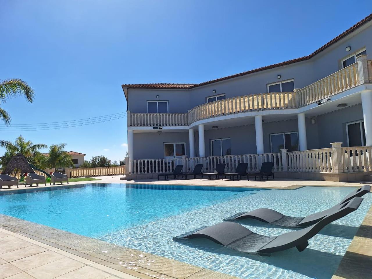 Grand Villa Lynn Seaview Айя-Напа Экстерьер фото